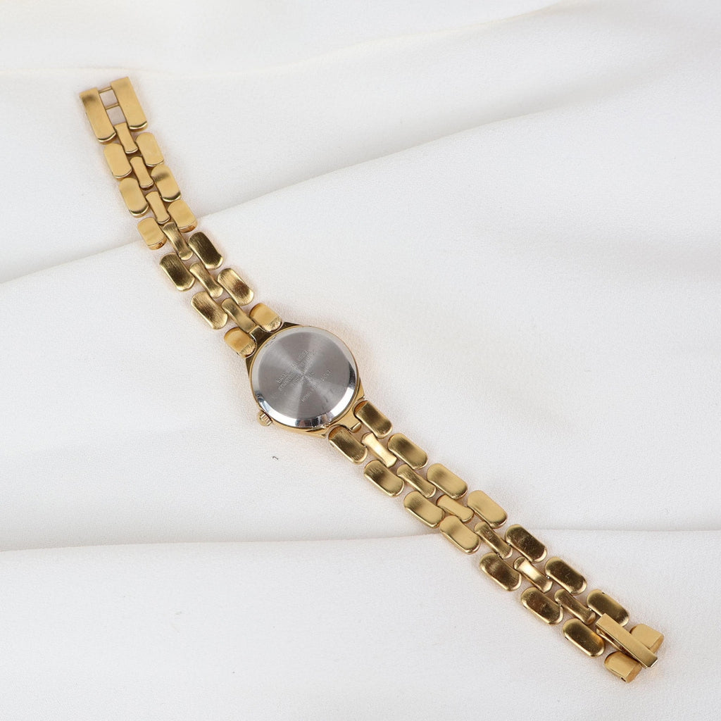 Vintage Black and Gold Worthington Watch with Round Face