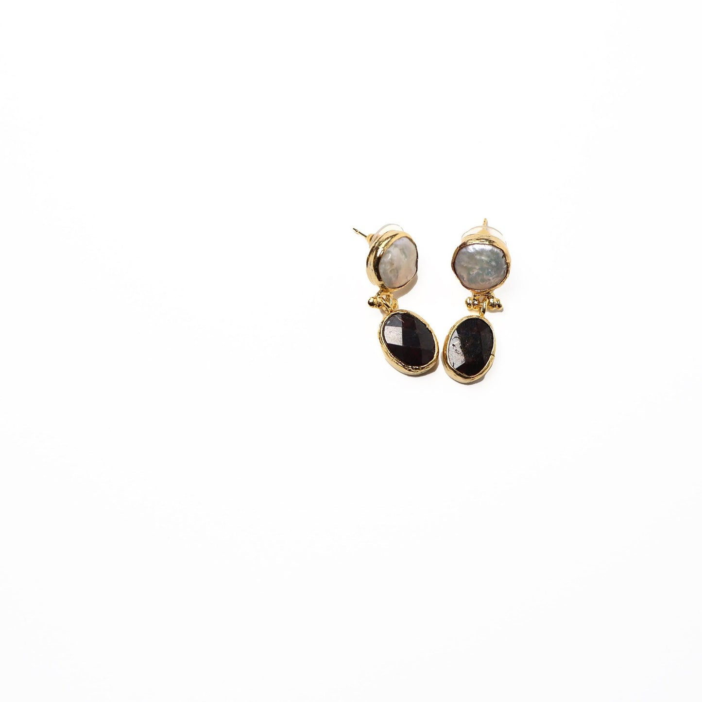 Eclectic Inventory Gold Toned Natural Stone Drop Earrings | Pearl and Onyx Style