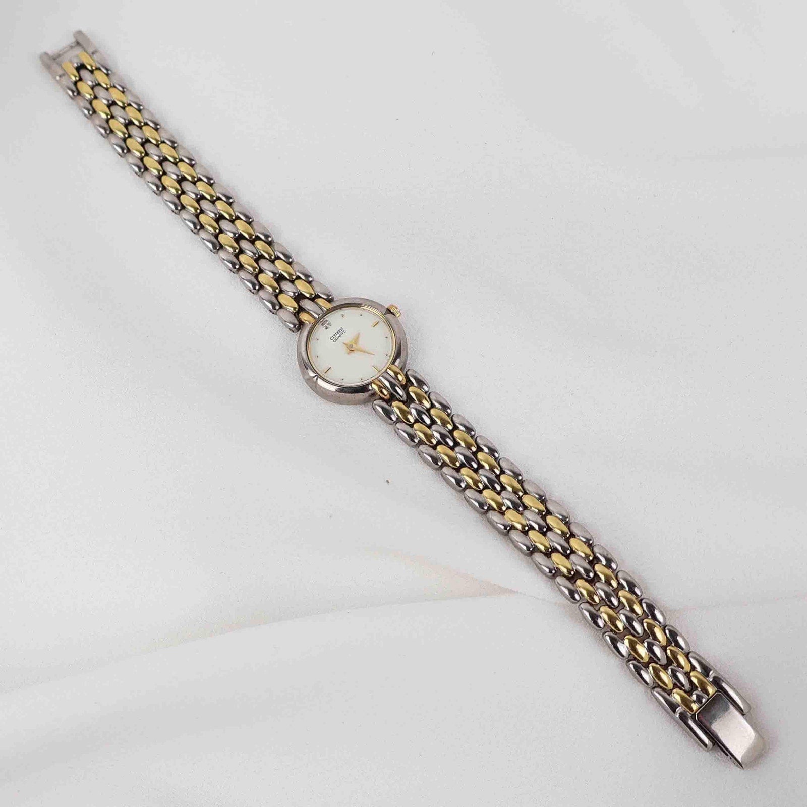 Vintage Citizen Round Face Watch – Two Tone Bracelet (Working Battery)
