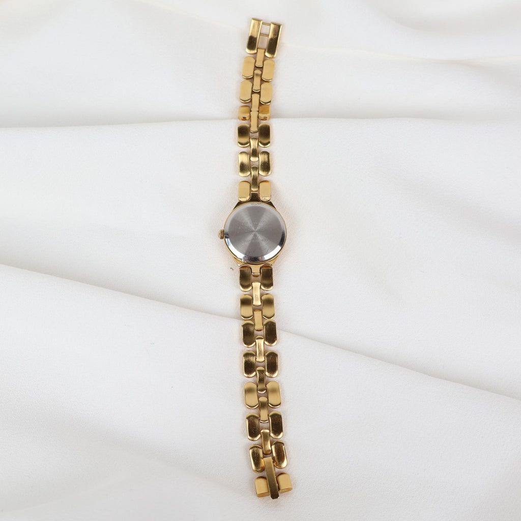 Vintage Black and Gold Worthington Watch with Round Face