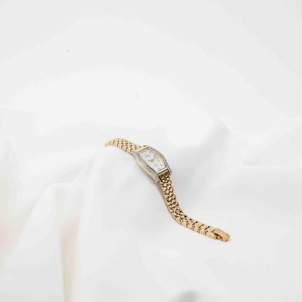 Vintage DMQ Oval Face Watch – Gold Tone Bracelet (Working Battery)