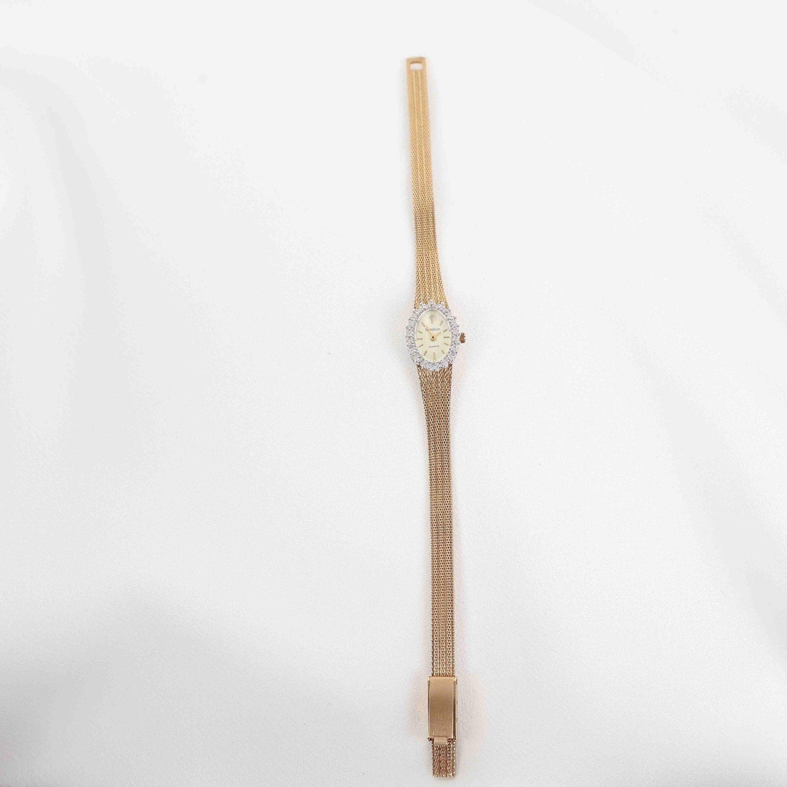 Vintage Armitron Diamond / Oval Face Watch – Gold Tone Bracelet (Working Battery)