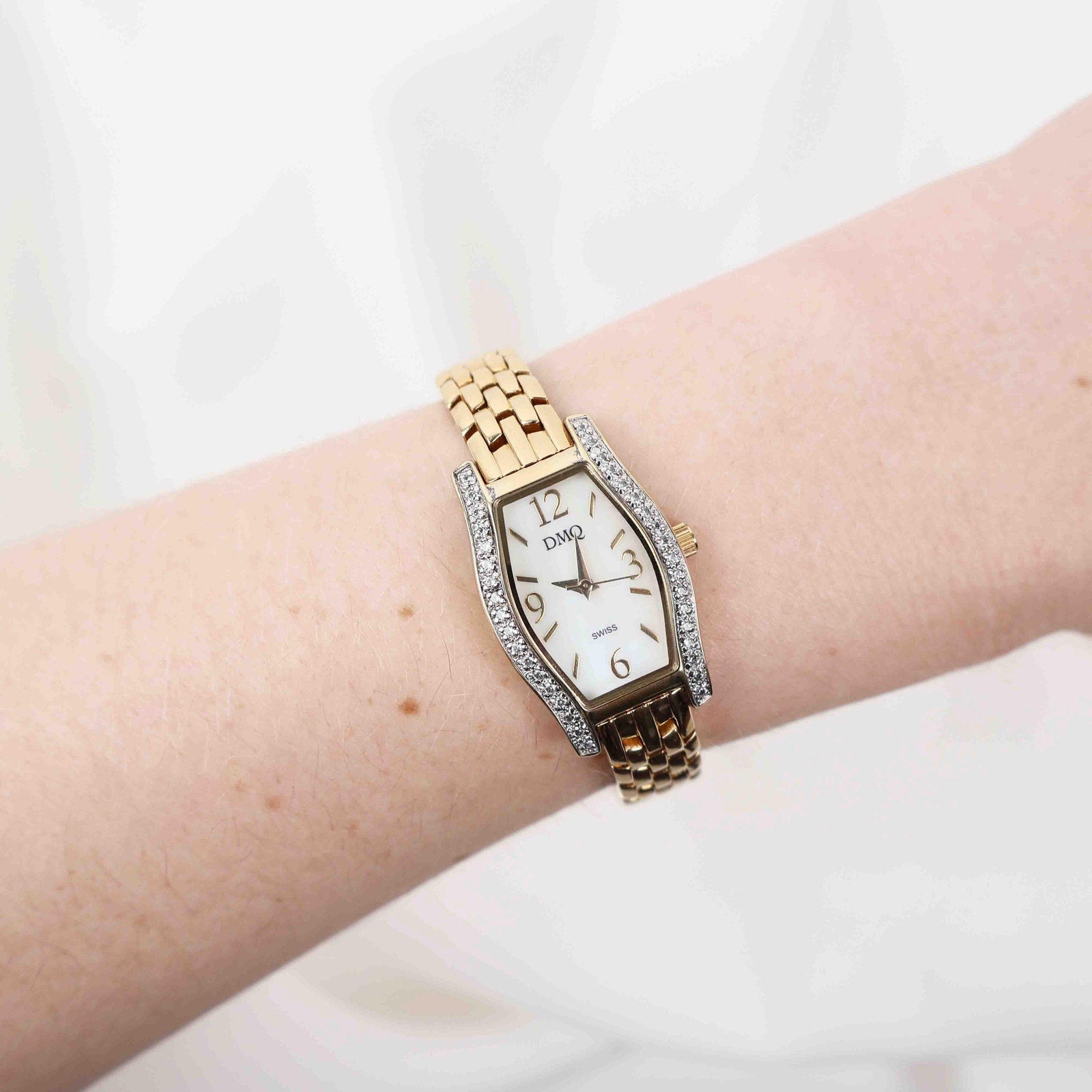 Vintage DMQ Oval Face Watch – Gold Tone Bracelet (Working Battery)