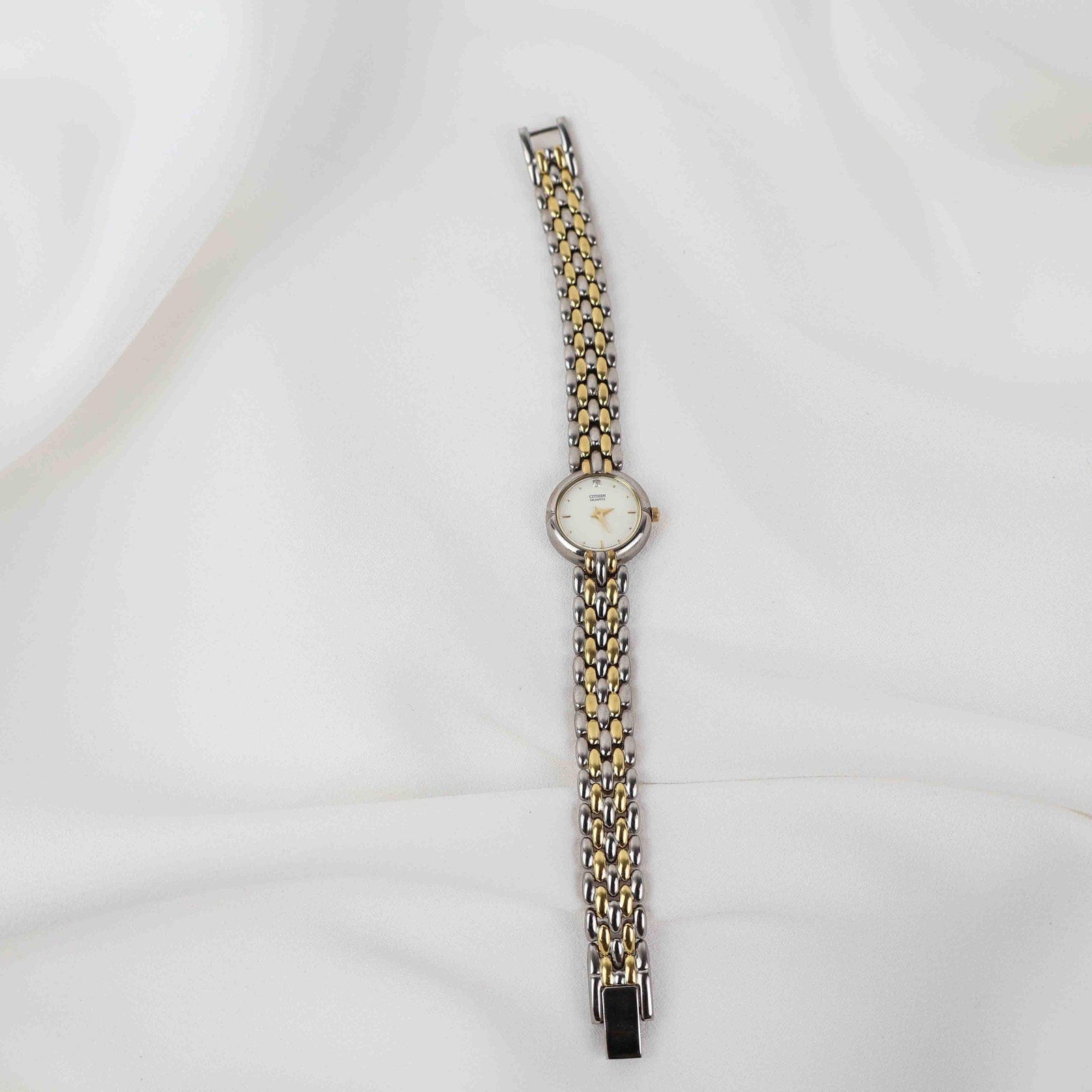 Vintage Citizen Round Face Watch – Two Tone Bracelet (Working Battery)
