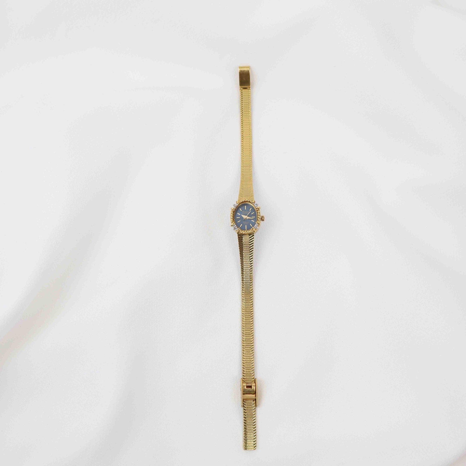 Vintage Armitron Oval Face Watch – Gold Tone Bracelet (Working Battery)