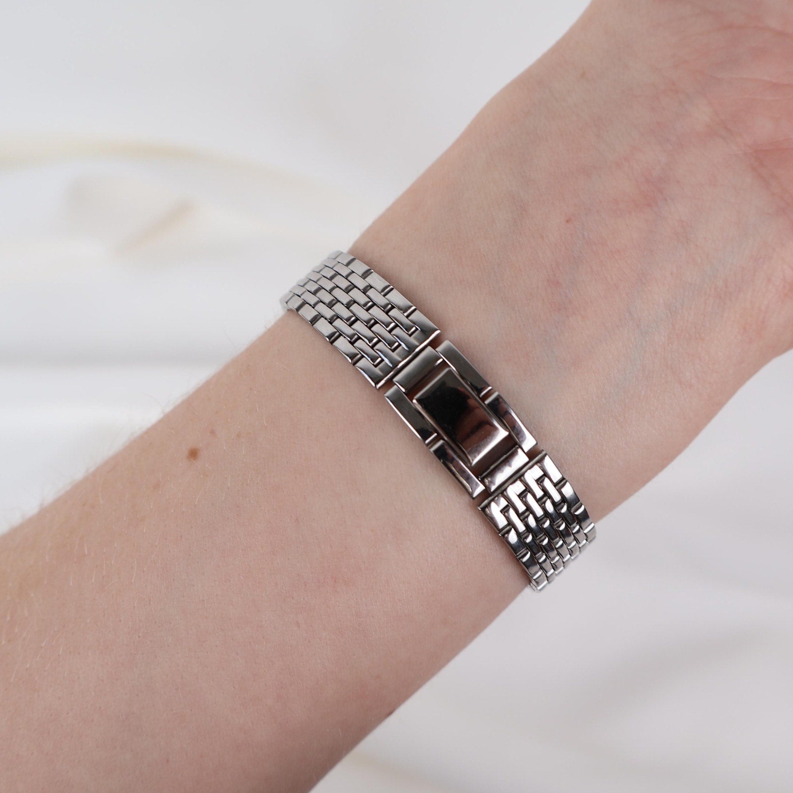 Vintage Silver Pulsar Watch with a Round Face