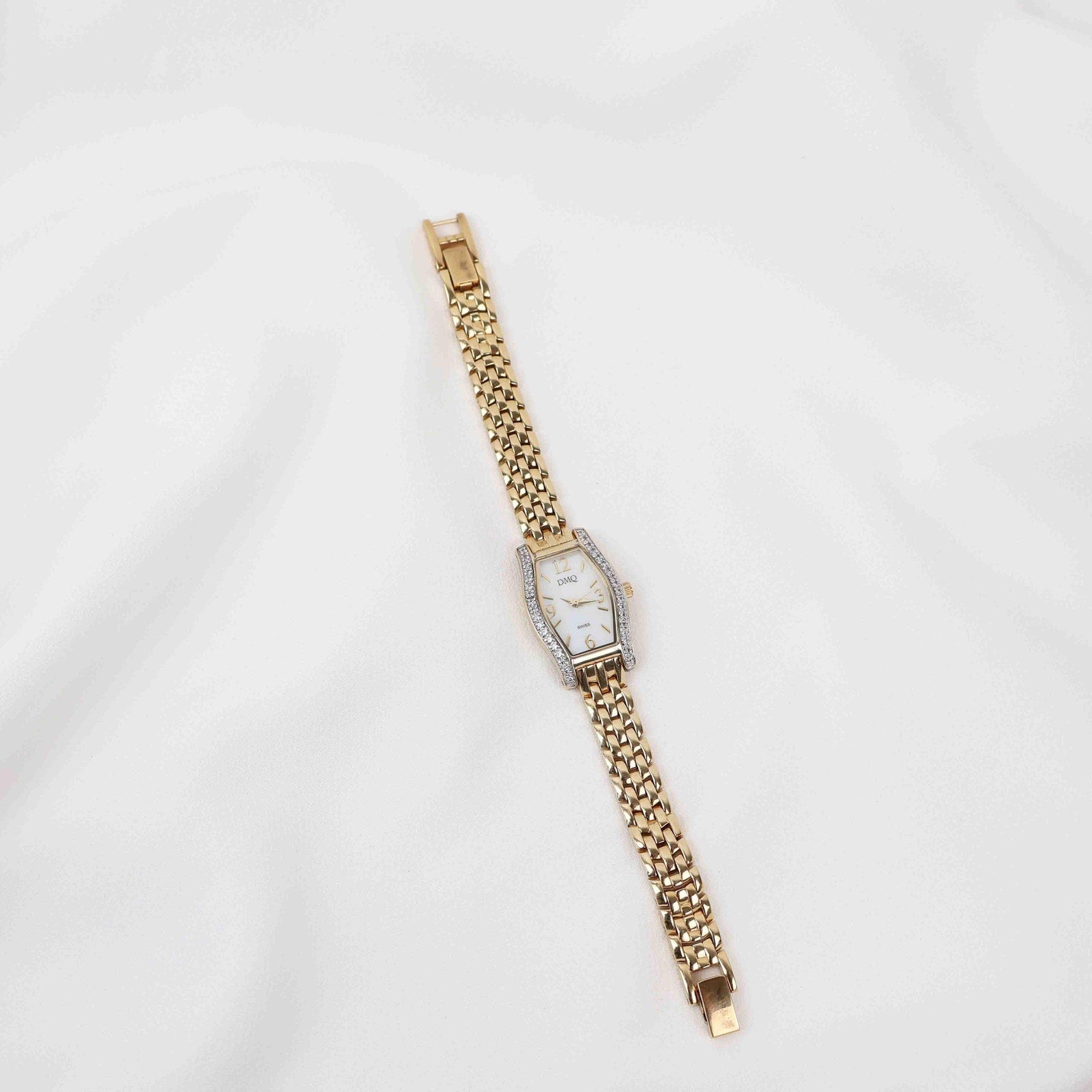 Vintage DMQ Oval Face Watch – Gold Tone Bracelet (Working Battery)