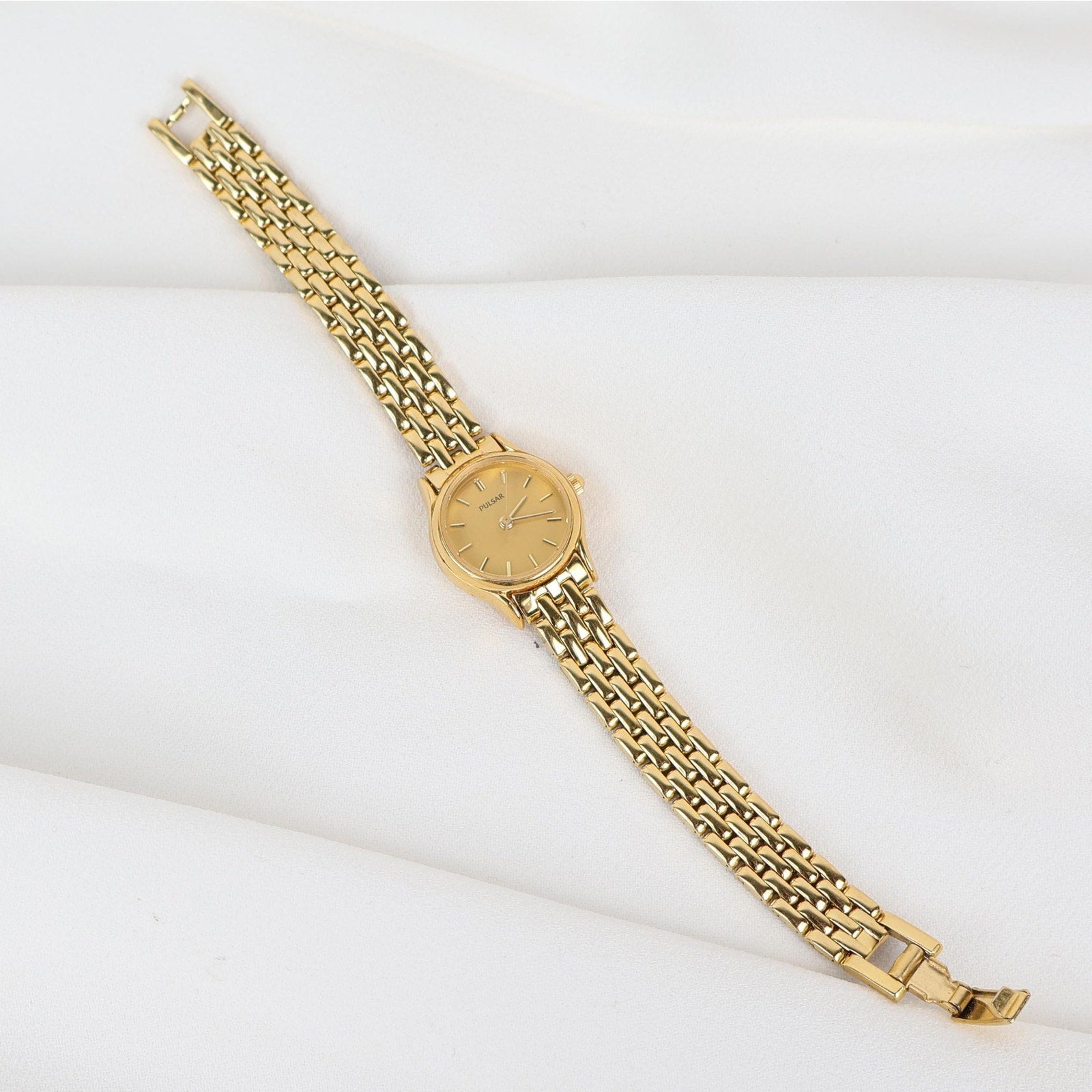 Vintage Gold Tone Pulsar Watch with a Circle Face