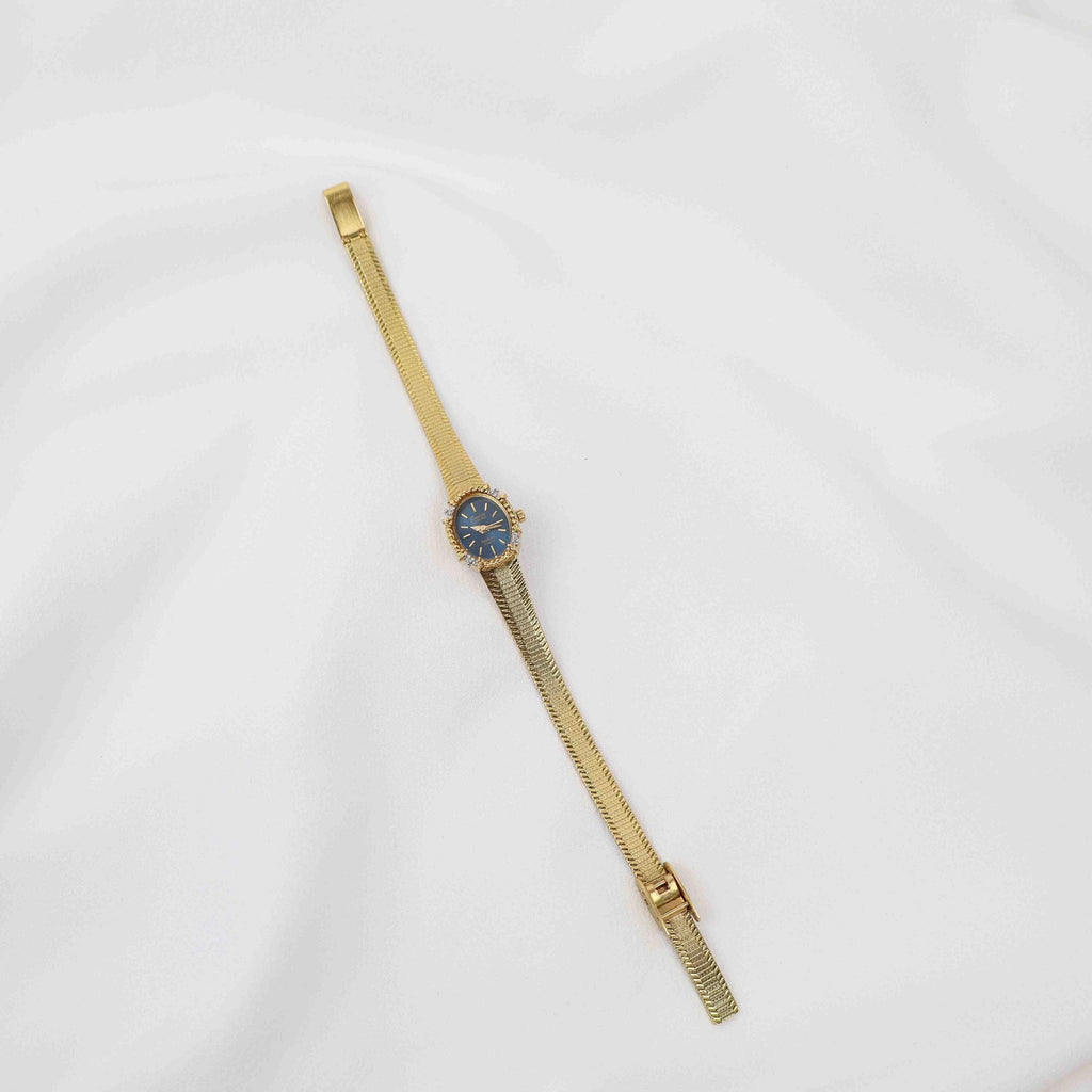 Vintage Armitron Oval Face Watch – Gold Tone Bracelet (Working Battery)