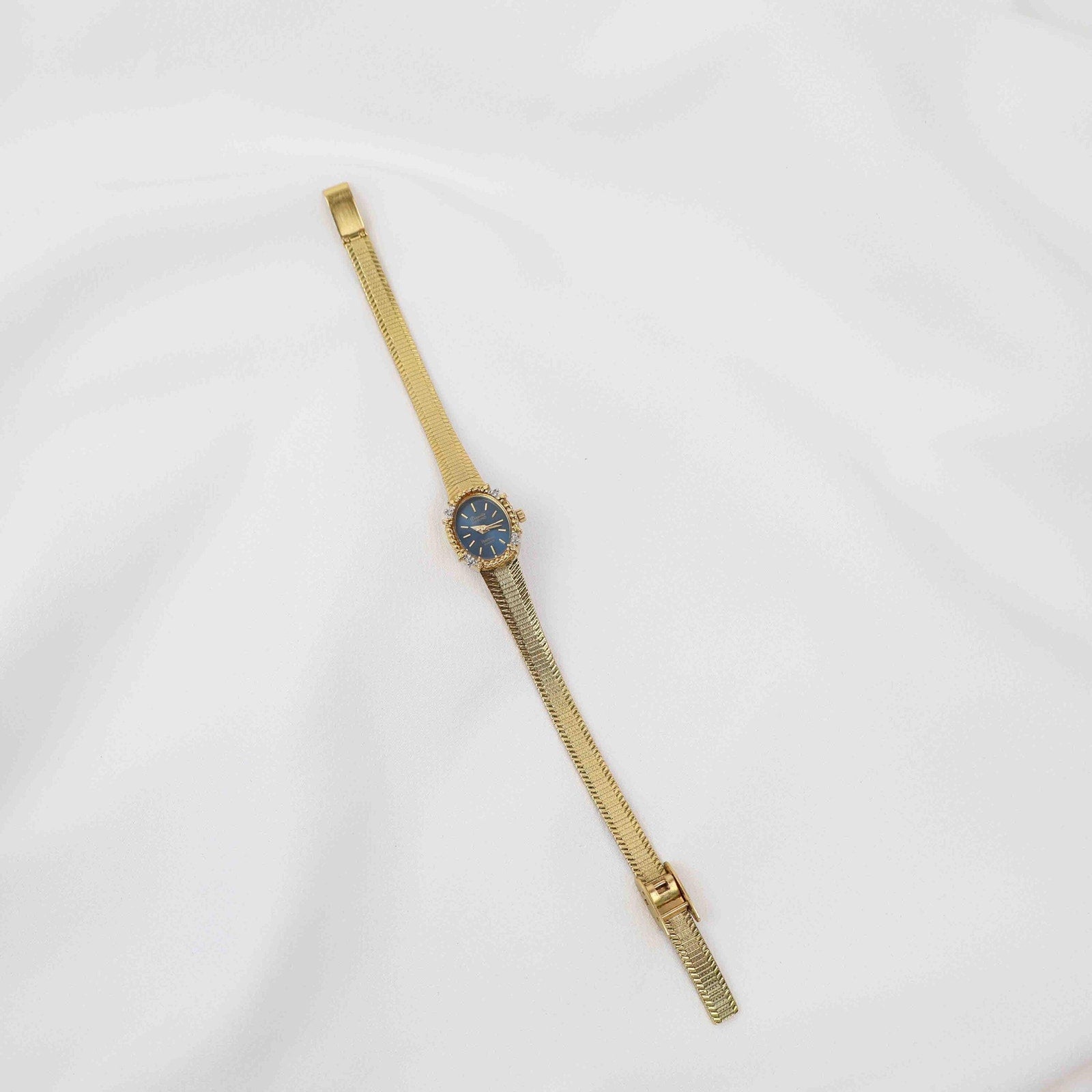 Vintage Armitron Oval Face Watch – Gold Tone Bracelet (Working Battery)