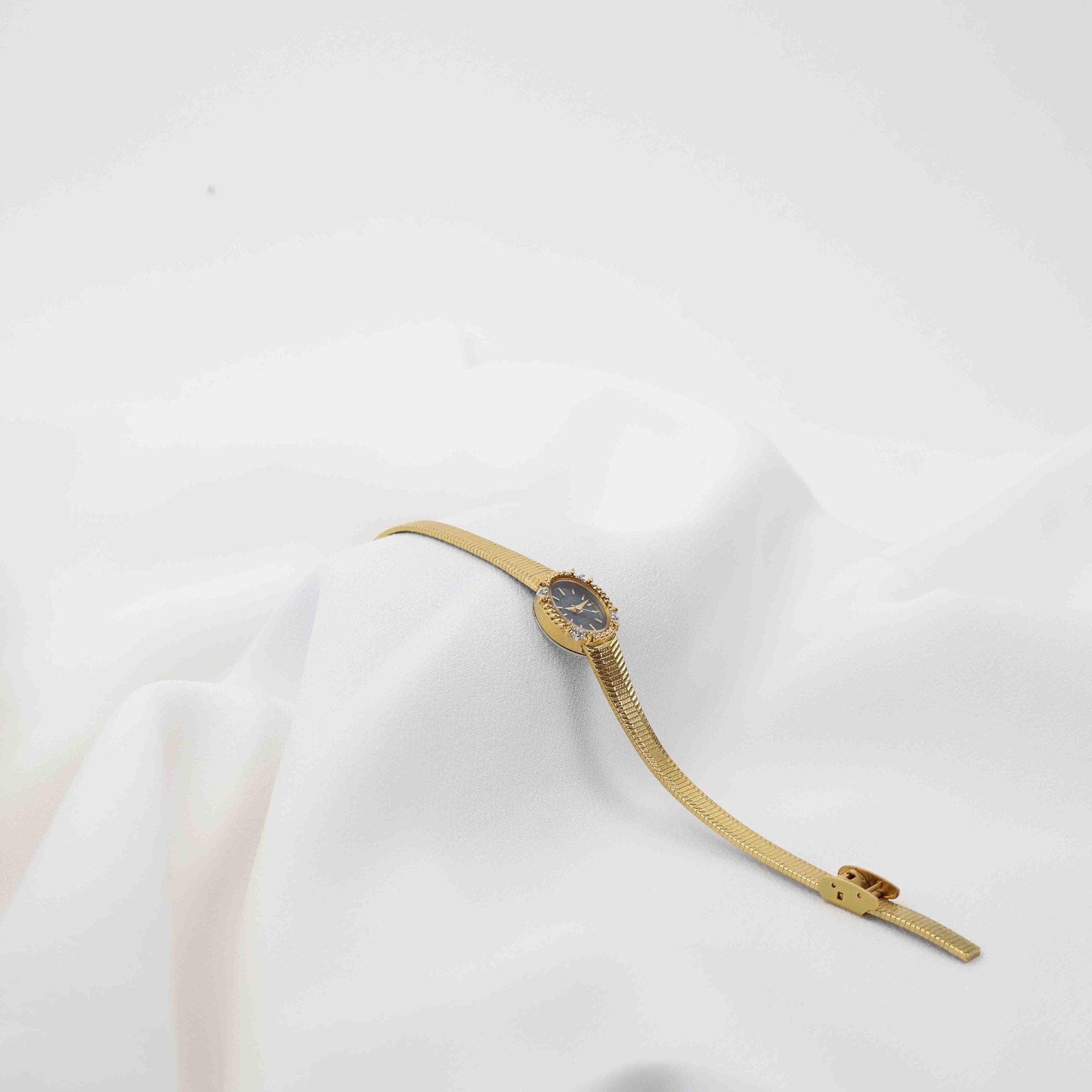 Vintage Armitron Oval Face Watch – Gold Tone Bracelet (Working Battery)