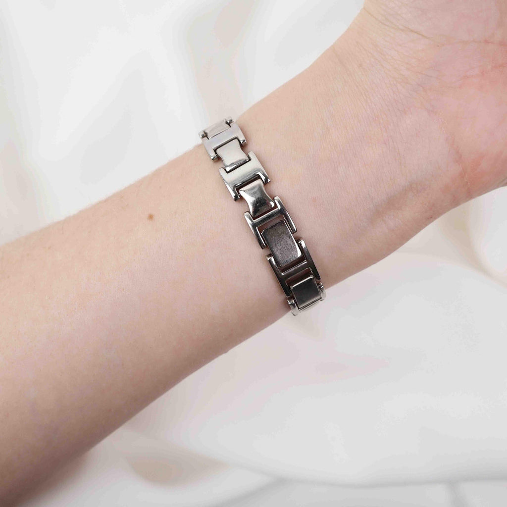 Vintage Nine West Square Face Watch – Silver Tone Bracelet (Working Battery)