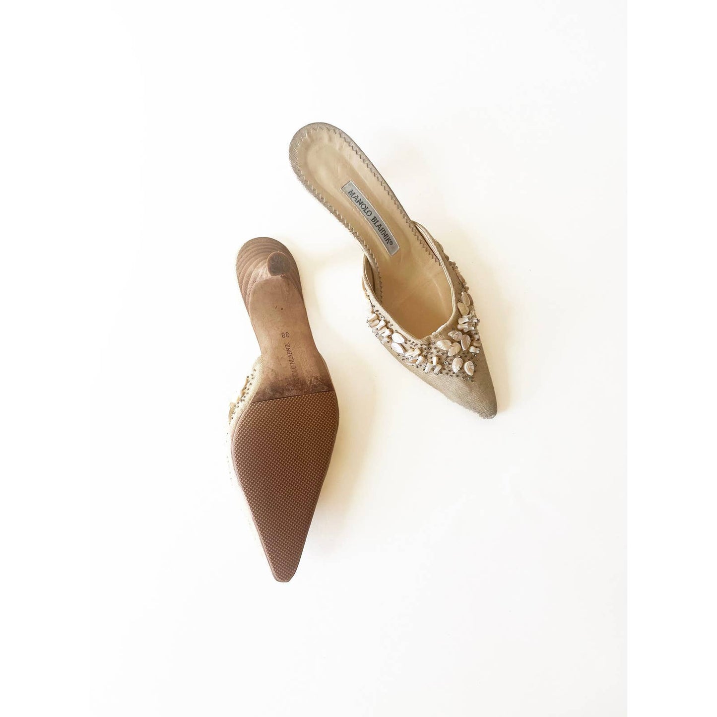 Vintage Manolo Blahnik Kitten Heels with Shell | Size 7.5 US