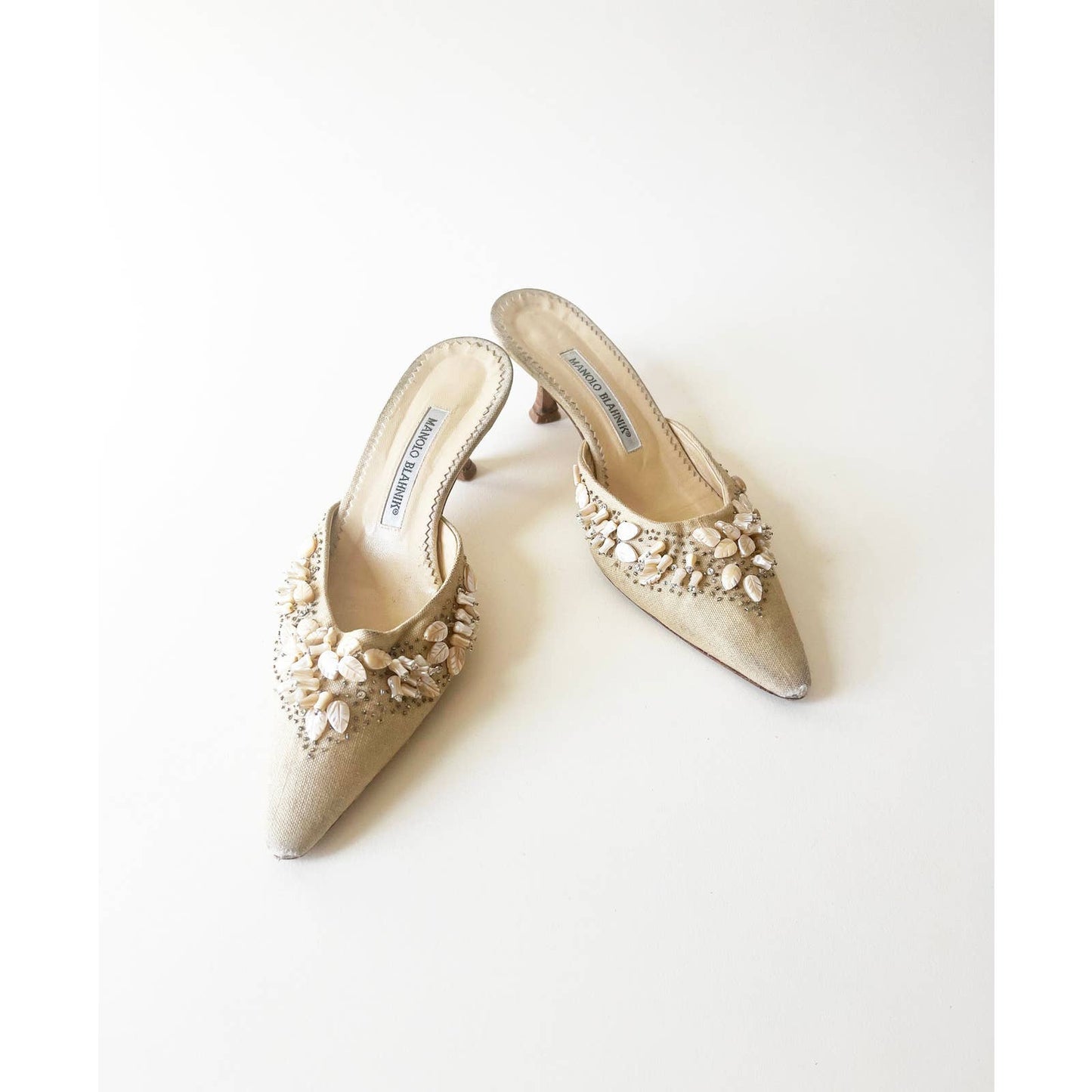Vintage Manolo Blahnik Kitten Heels with Shell | Size 7.5 US