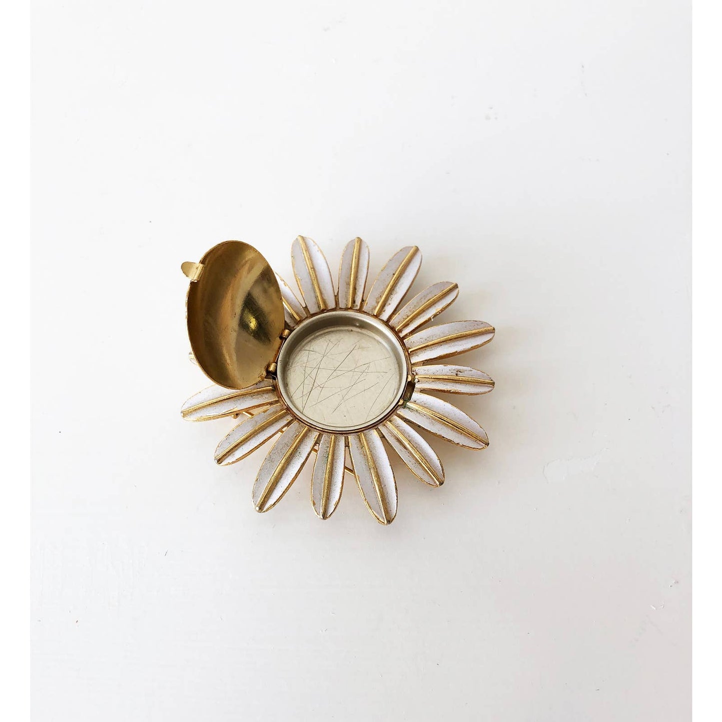 Daisy Flower Pin - White and Gold - Pill Pocket Pin