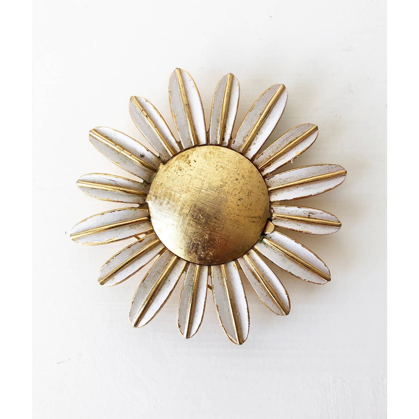 Daisy Flower Pin - White and Gold - Pill Pocket Pin