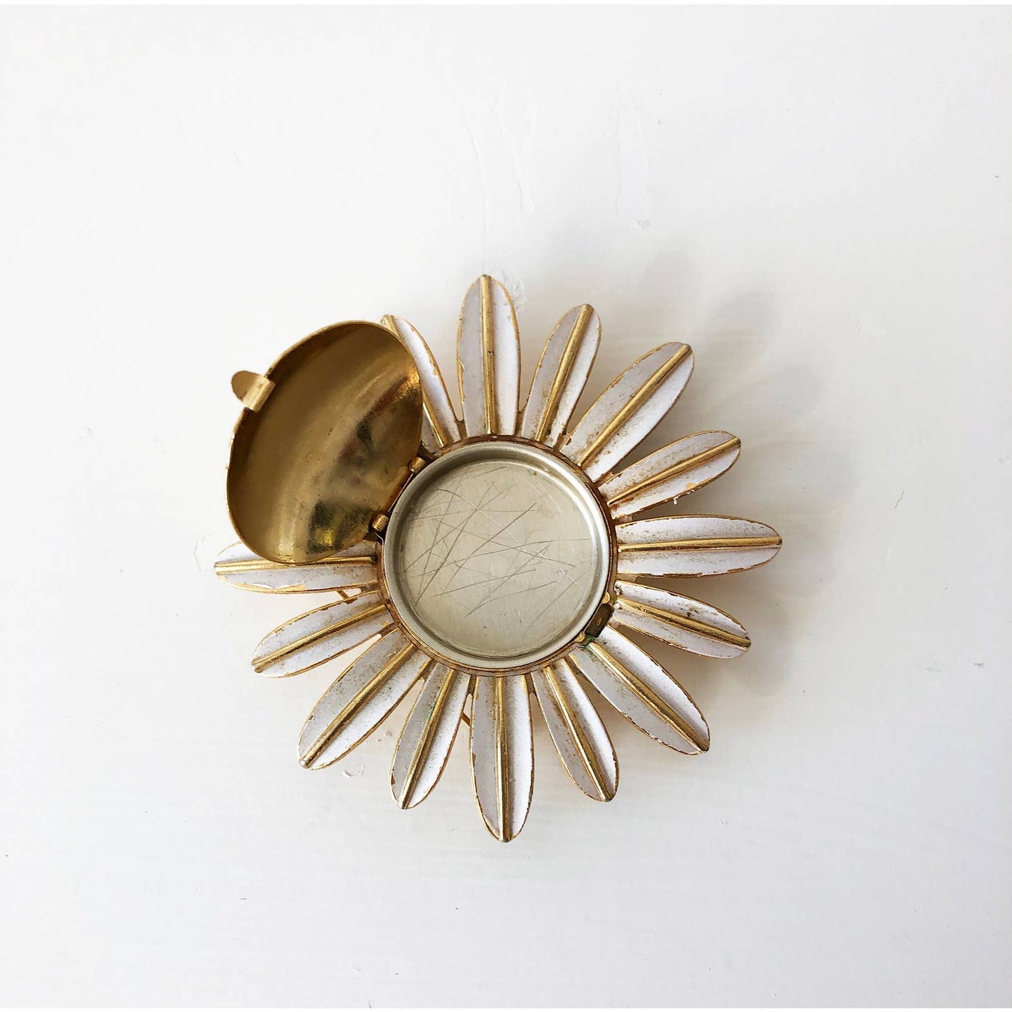 Daisy Flower Pin - White and Gold - Pill Pocket Pin