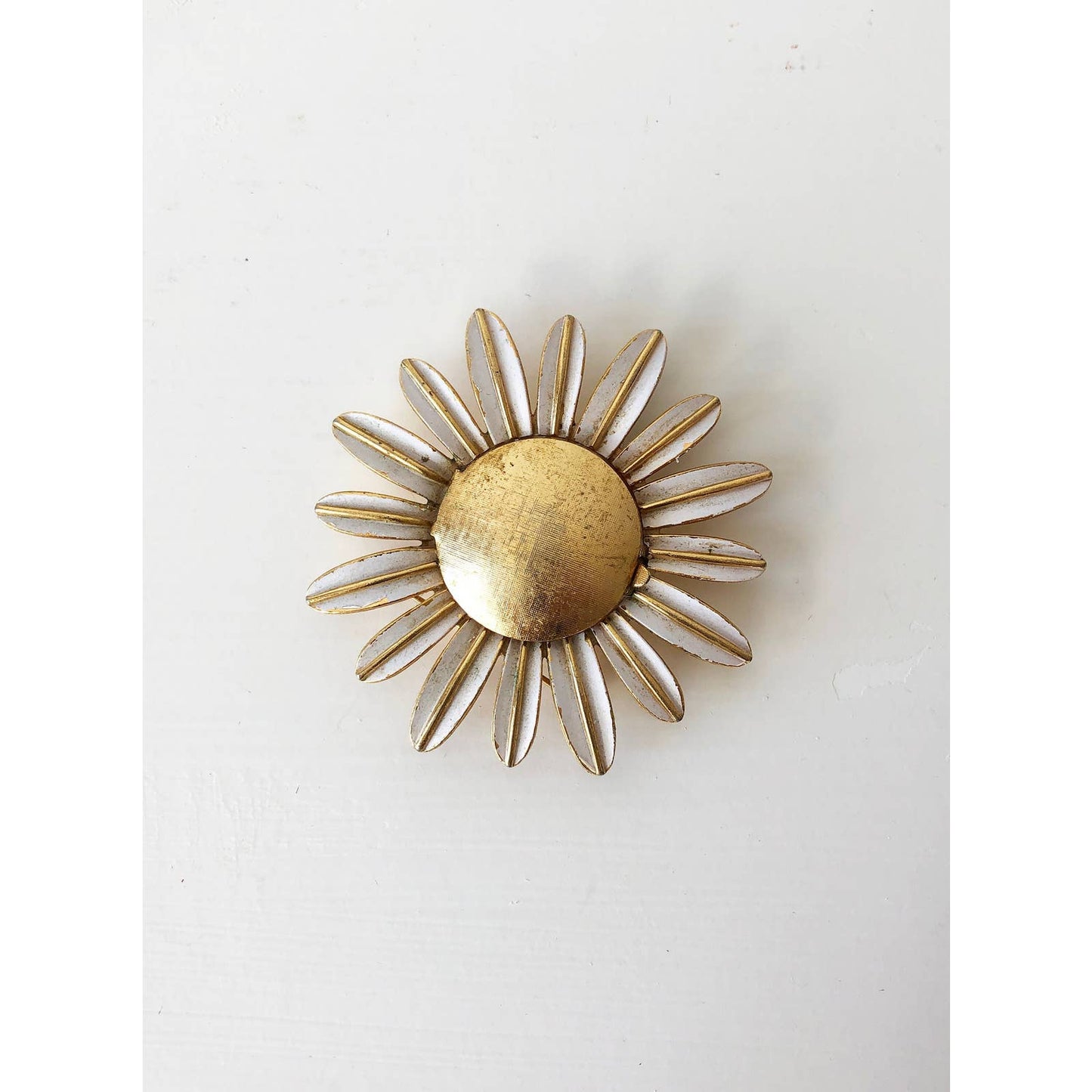 Daisy Flower Pin - White and Gold - Pill Pocket Pin