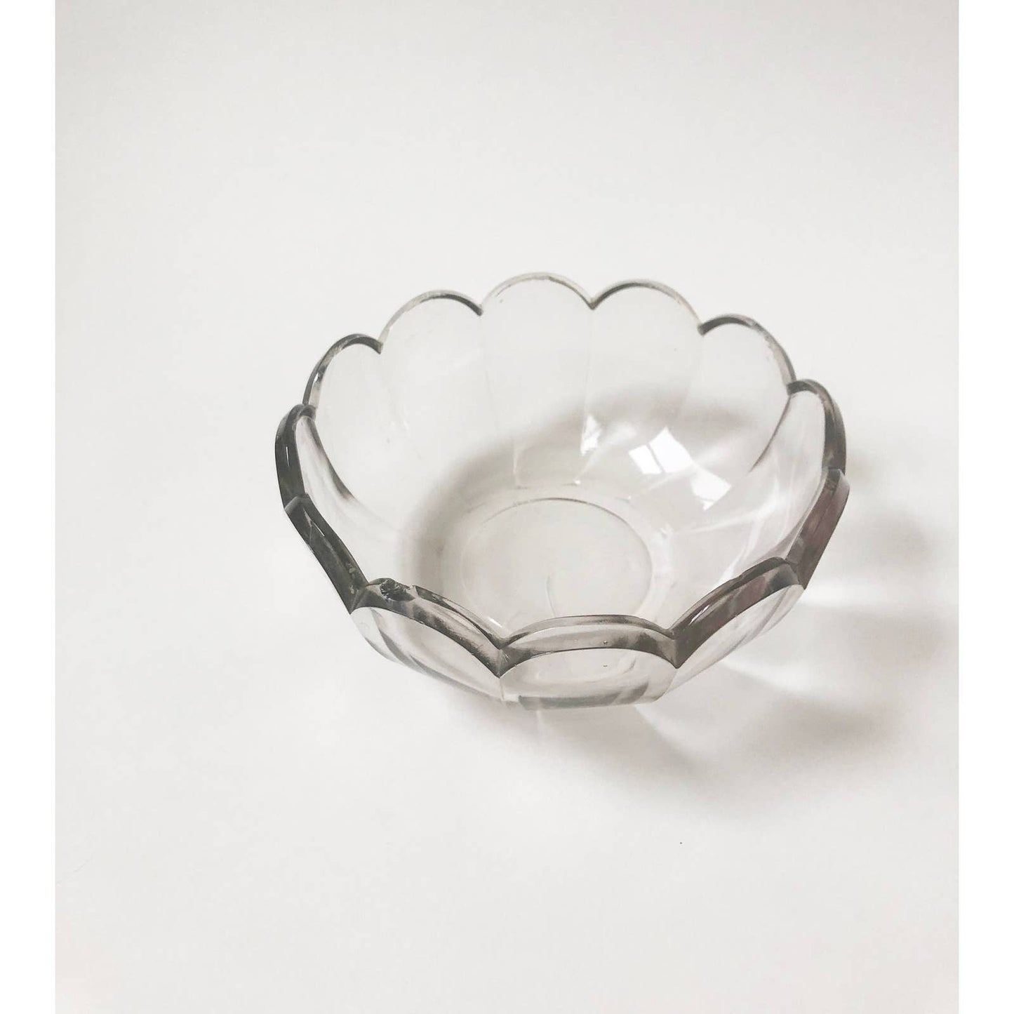 Vintage Scalloped Edge Design Decorative Bowl