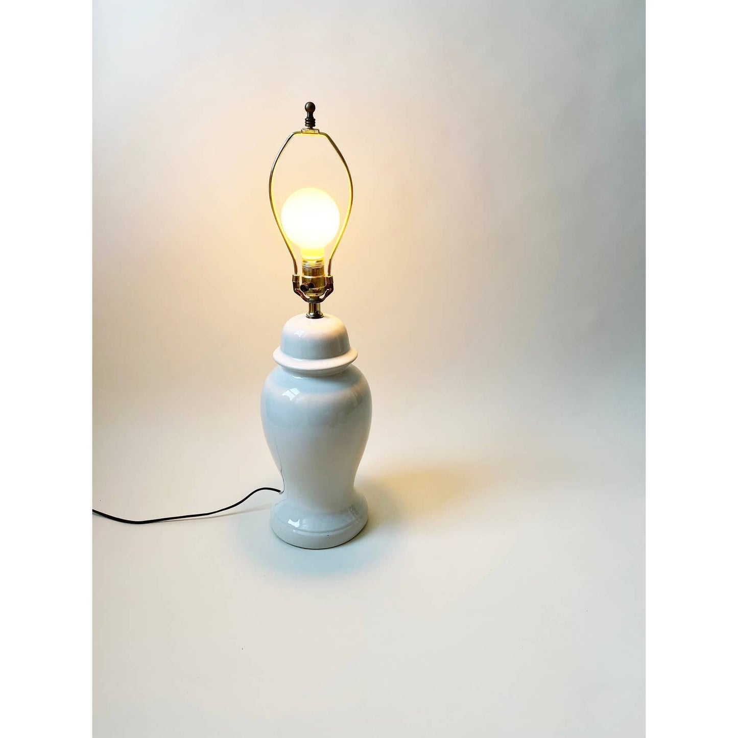 Vintage 80s Cream White Lamp