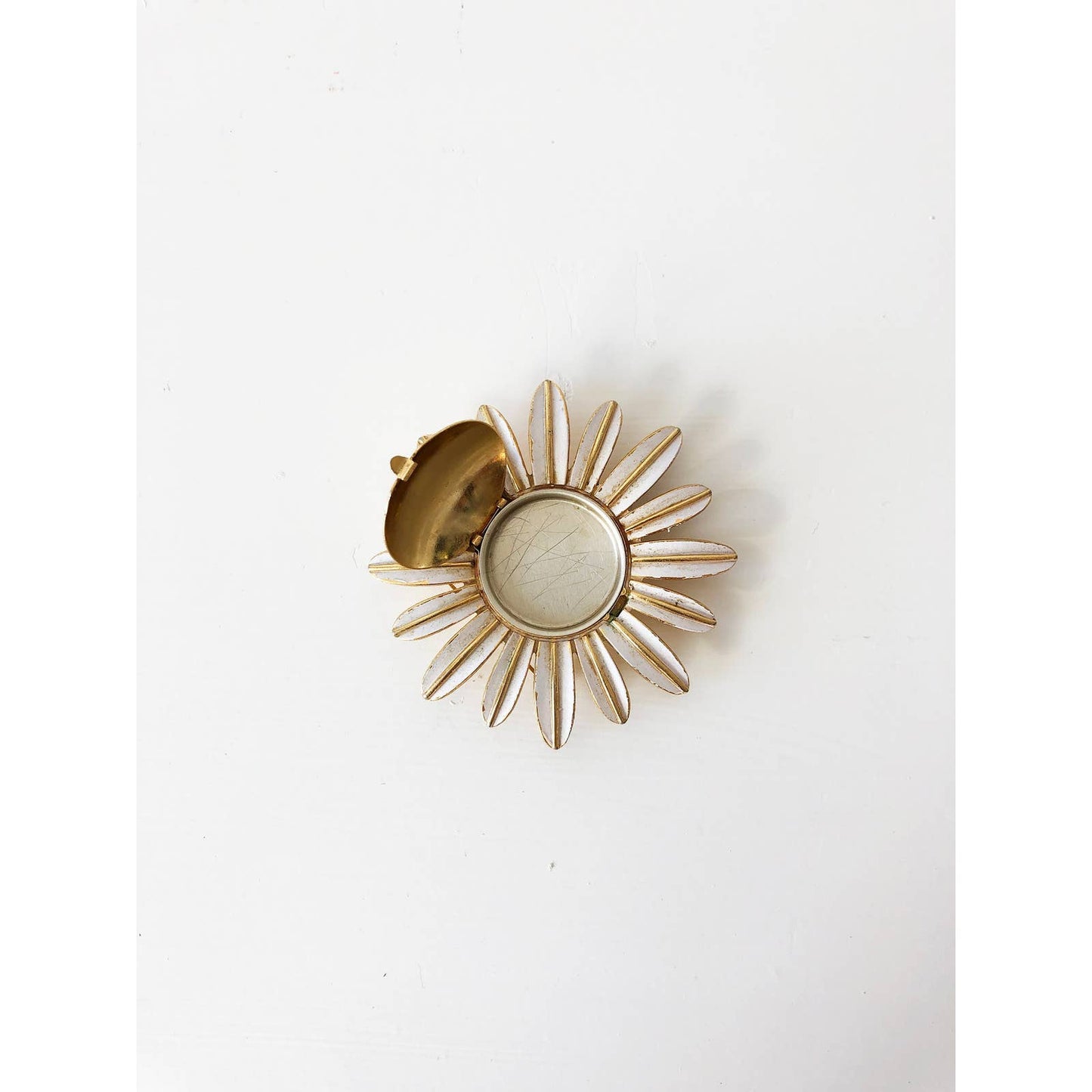Daisy Flower Pin - White and Gold - Pill Pocket Pin